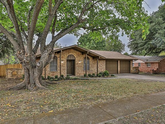 2nd image of 201 Lakeway Dr