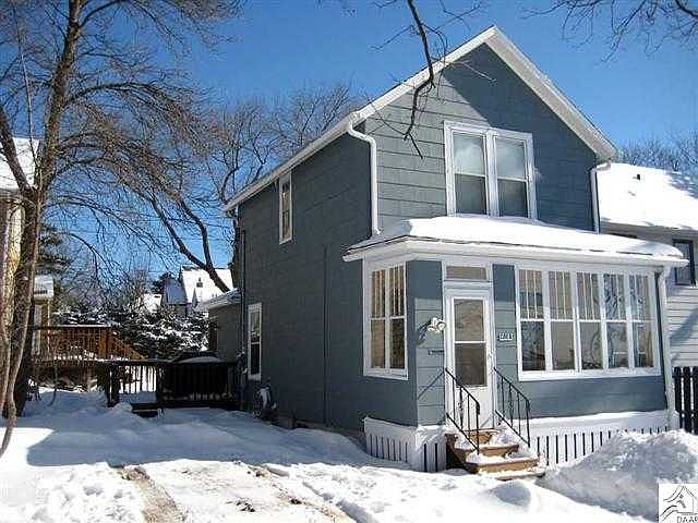 1st image of 610 N 13th Ave E