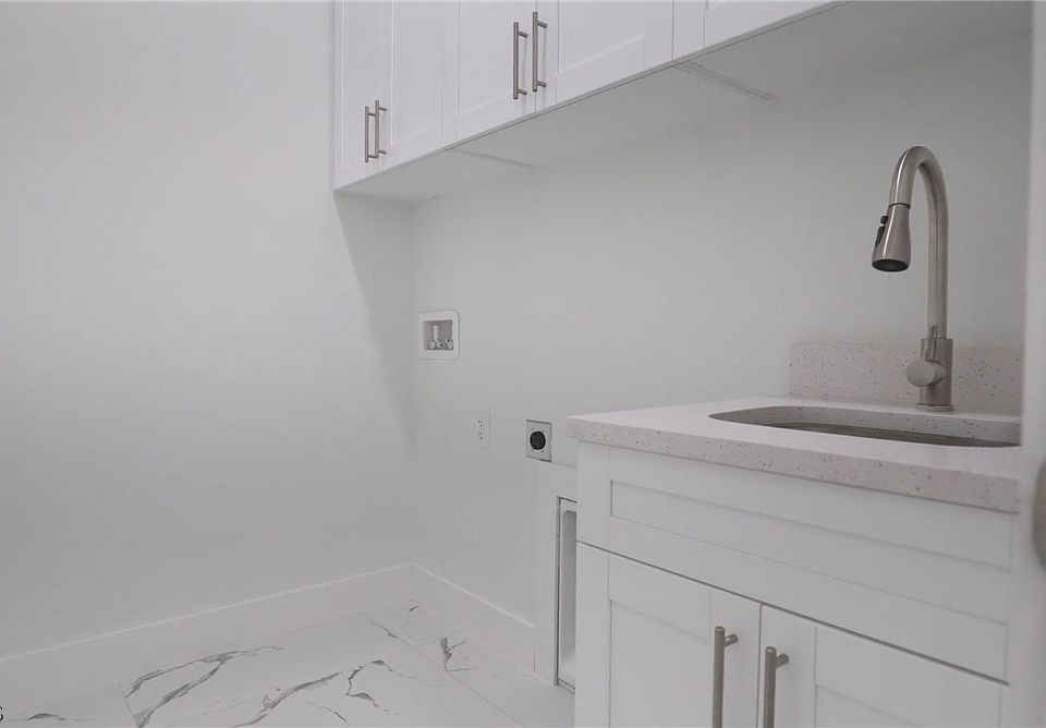 2nd image of 919 Bolivia Dr