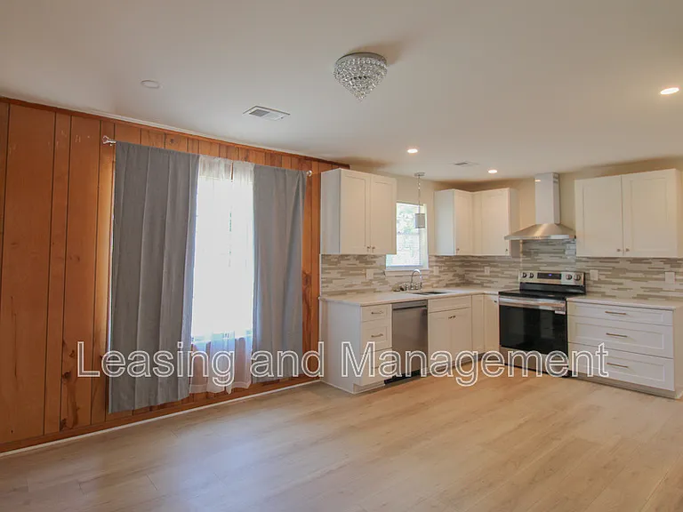 305 Millcreek Dr — Photo 5