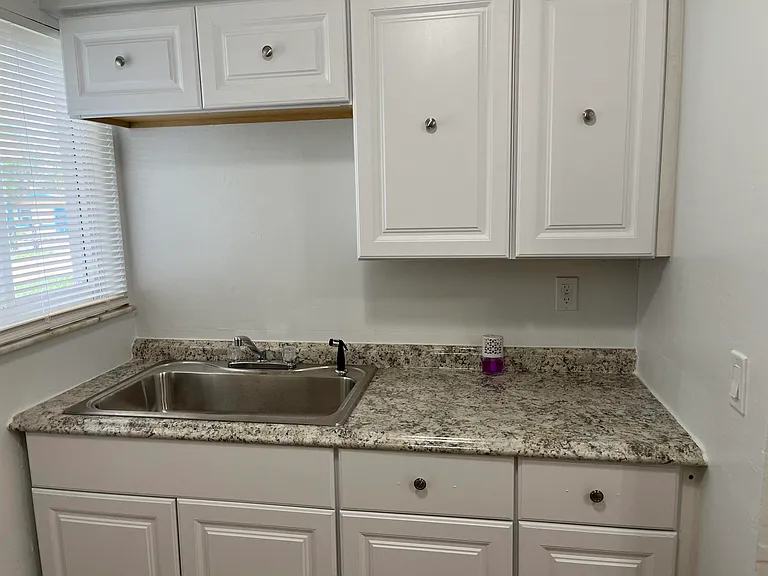 518 NW 10th Ave — Photo 5