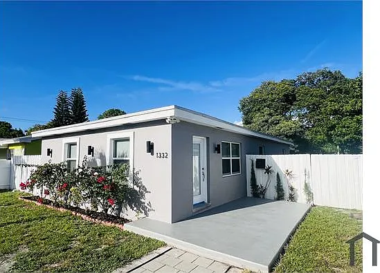1332 NW 3rd Ave