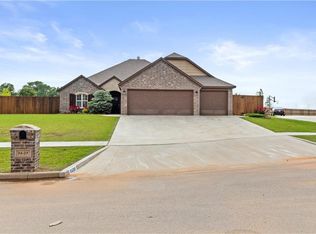 1421 Crimson Dr, Weatherford, OK 73096