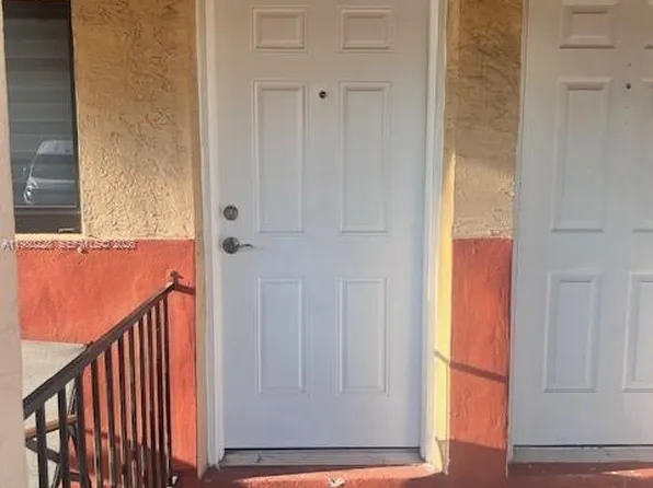 2815 W 76th St APT 202-17, Hialeah, FL 33018