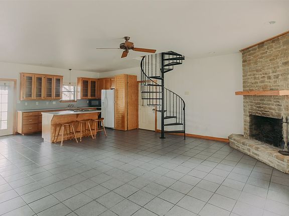 3rd image of 402 Island Lodges Dr
