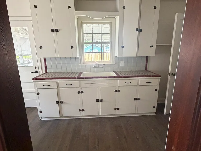 228 NW 4th Ave — Photo 3