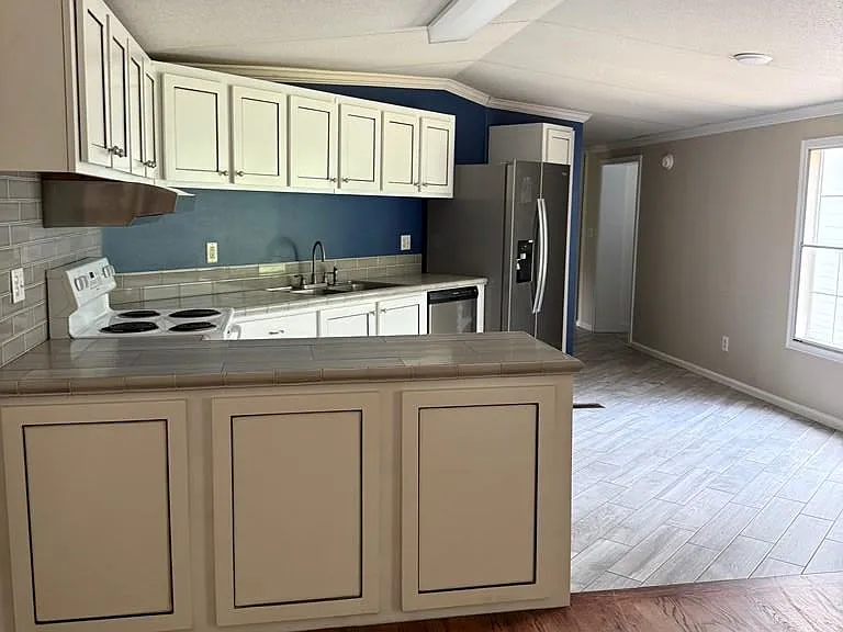 106 Cravey Ln — Photo 3