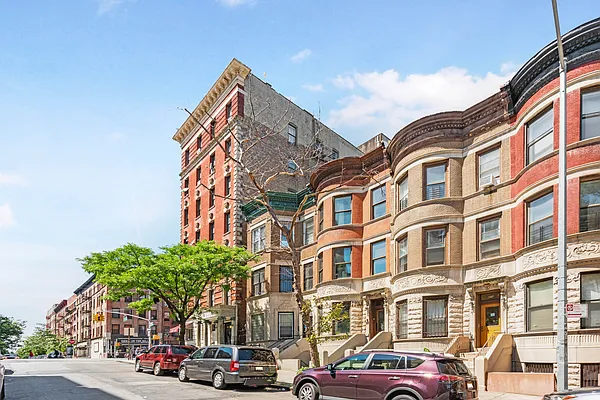 Rented by R New York | media 8