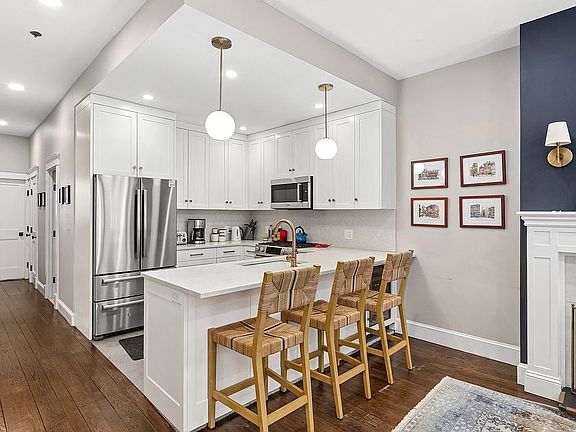 3rd image of 329 W 89th St APT 3