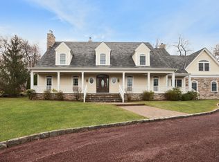 11 Landers Manor Rd, White Plains, NY 10607