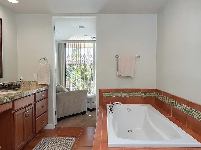 132 Yale Dr — Photo 23