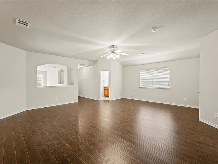 8204 Hitching Trl — Photo 10