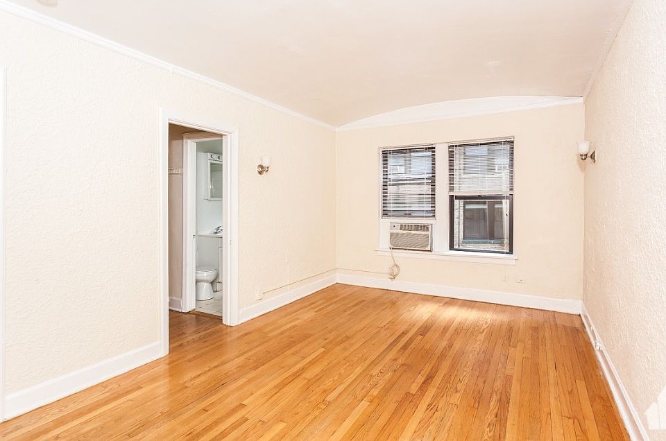 1st image of 536 W Arlington Pl