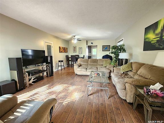 3rd image of 421 Mann Ave