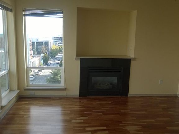 4th image of 323 Queen Anne Ave N APT 606