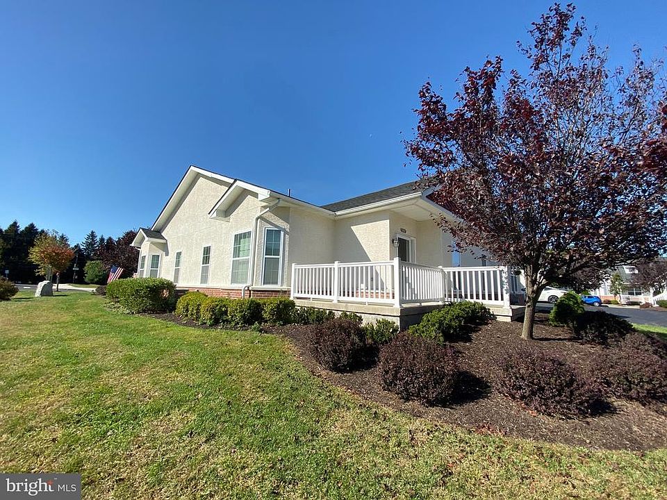 1st image of 15009 Dahlia Dr