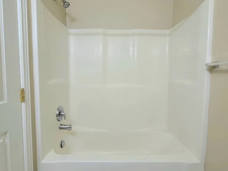 1008 S Locust St — Photo 8