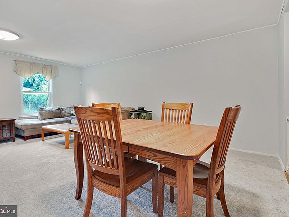 3rd image of 33 Honeysuckle Dr