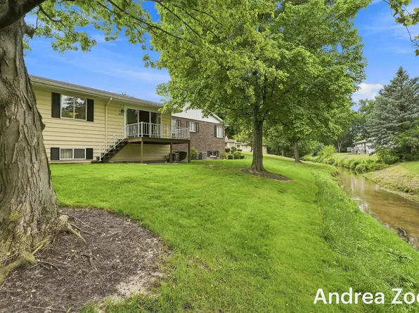 5773 Leisure South Dr SE, Kentwood, MI 49548