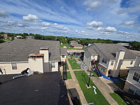 4th image of 320 S Center St #115
