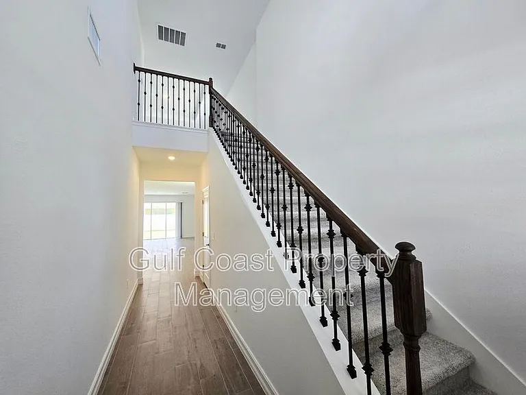 11757 71st Ave E — Photo 3