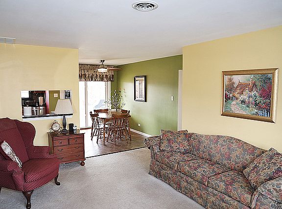 4th image of 210 Washington Sq APT D