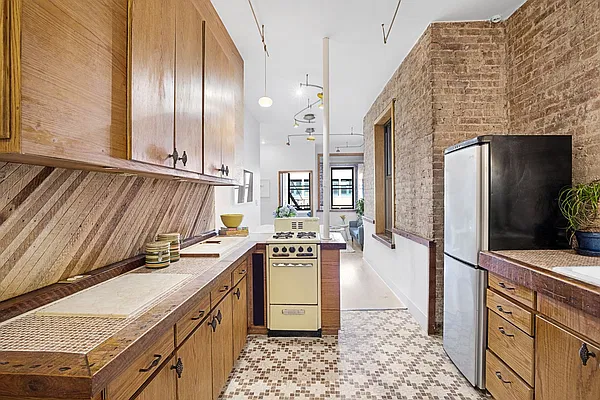 Sold by Compass | media 3