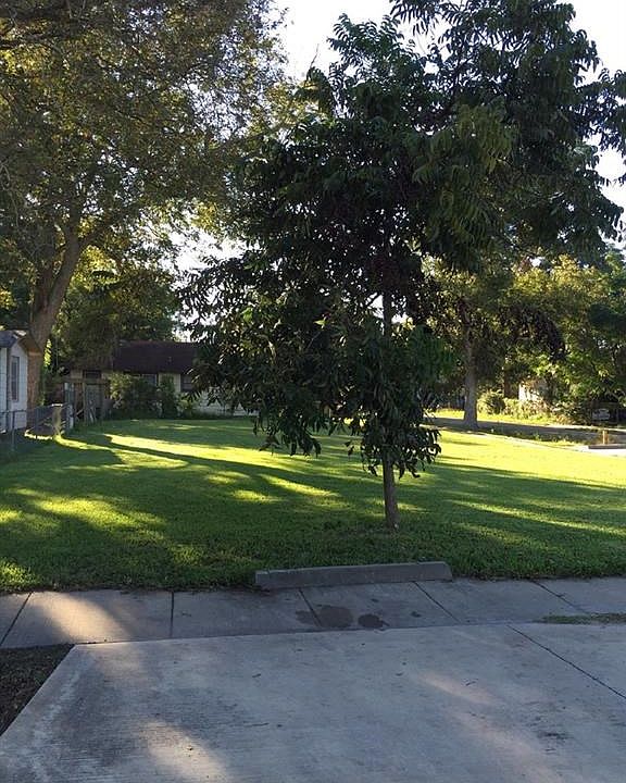 2nd image of 2719 Cochran St