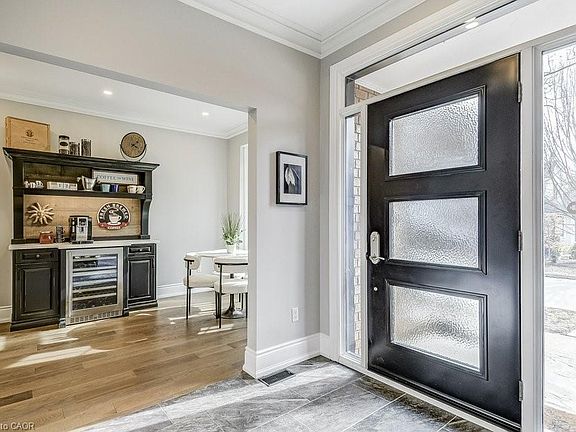 4th image of 21 Chisholm St