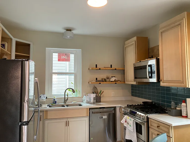 822 W 41st St — Photo 10