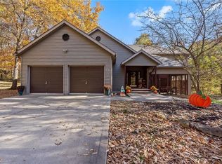 15617 Oakmont Dr, Kearney, MO 64060
