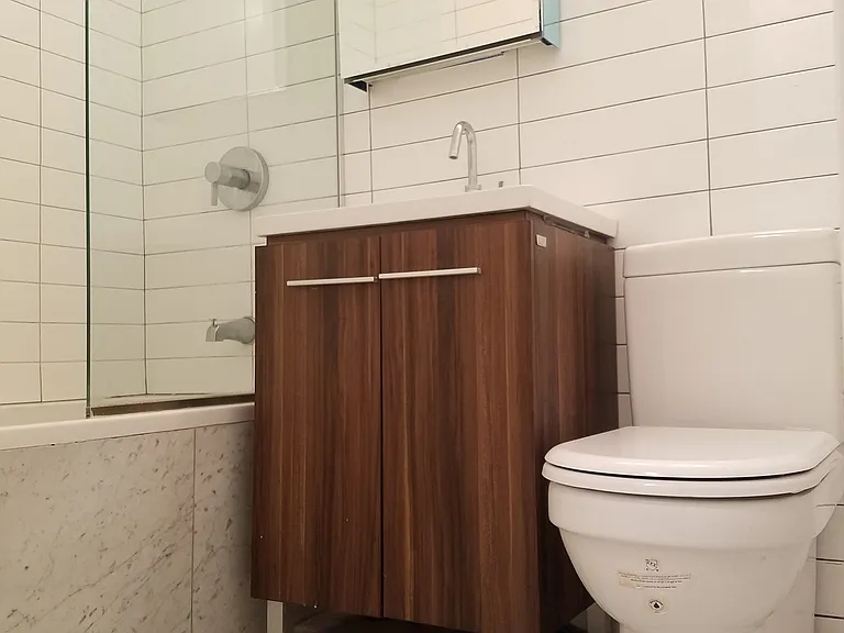 200 E 30th St #5M — Photo 7