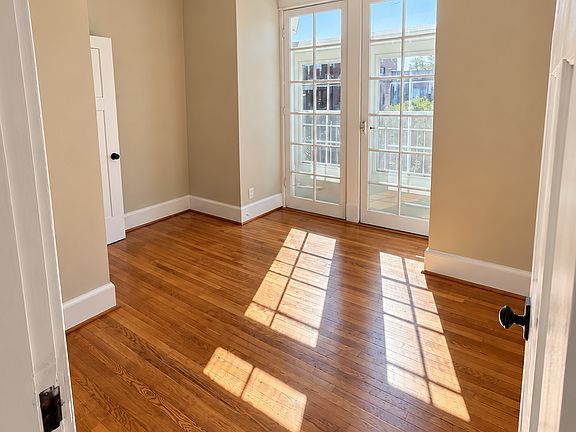 4th image of 6039 Pershing Ave