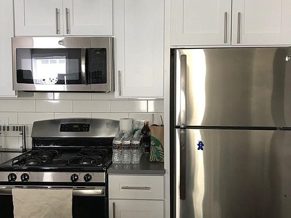 3rd image of 1528 W Superior St #1