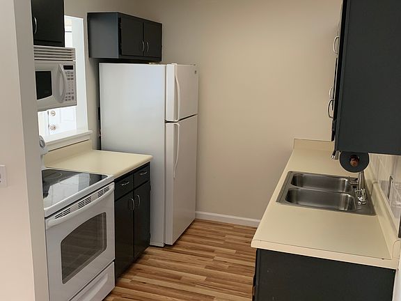 Kitchen, tiled backsplash over sink area