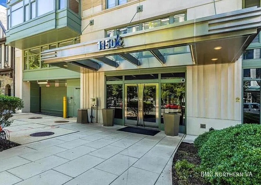 Modern 2 Bed 2 Bath Condo In A Great Location In Central/Downtown DC-Includes One Parking Space — Photo 2