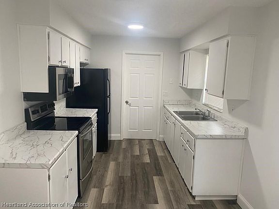 2nd image of 1815 Warfield Pl