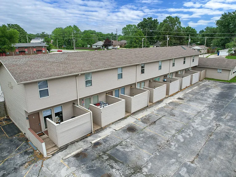 2323 E Cherry St — Photo 16
