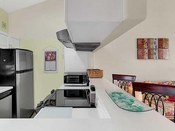 4th image of 75-6081 Alii Dr APT J204