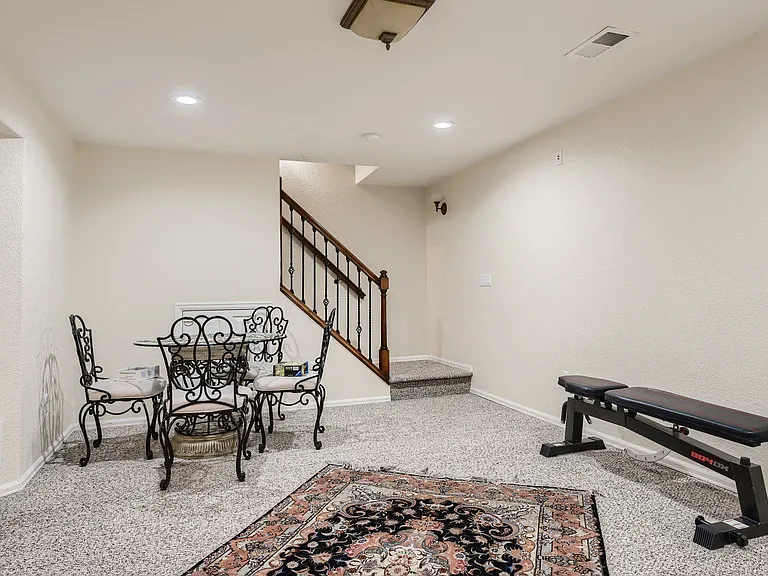 9805 Cypress Point Cir — Photo 35