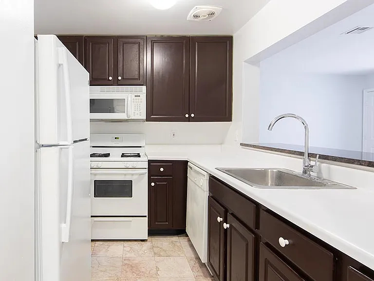 394 S Harrison St. — Photo 7