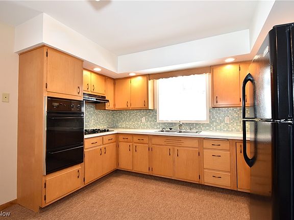3rd image of 7636 Walnut Dr