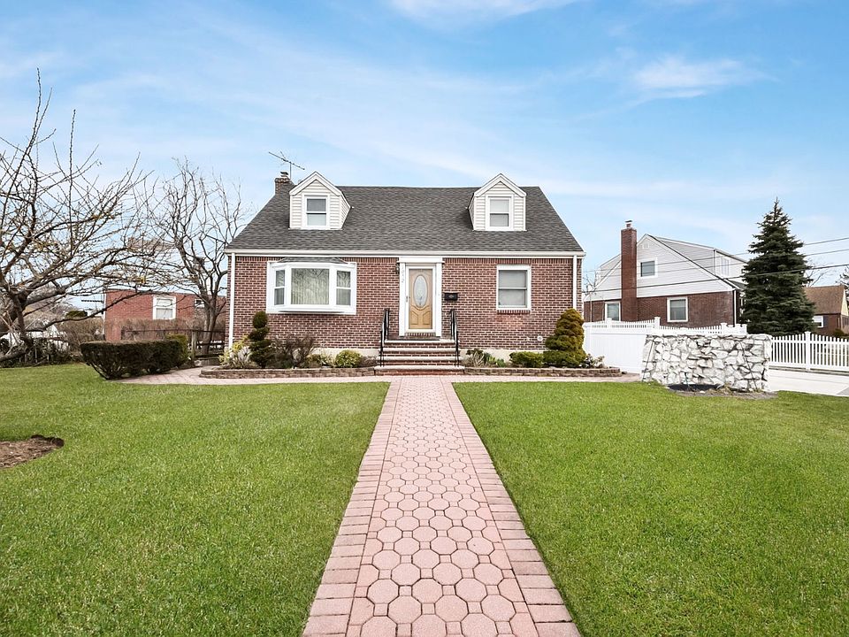 1st image of 1072 Oaks Dr