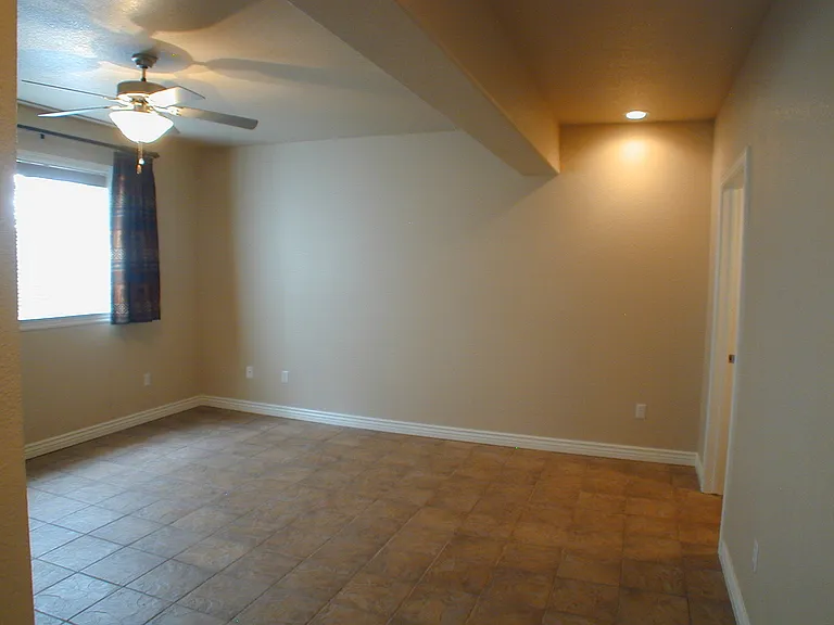 400 Sterling Dr — Photo 13