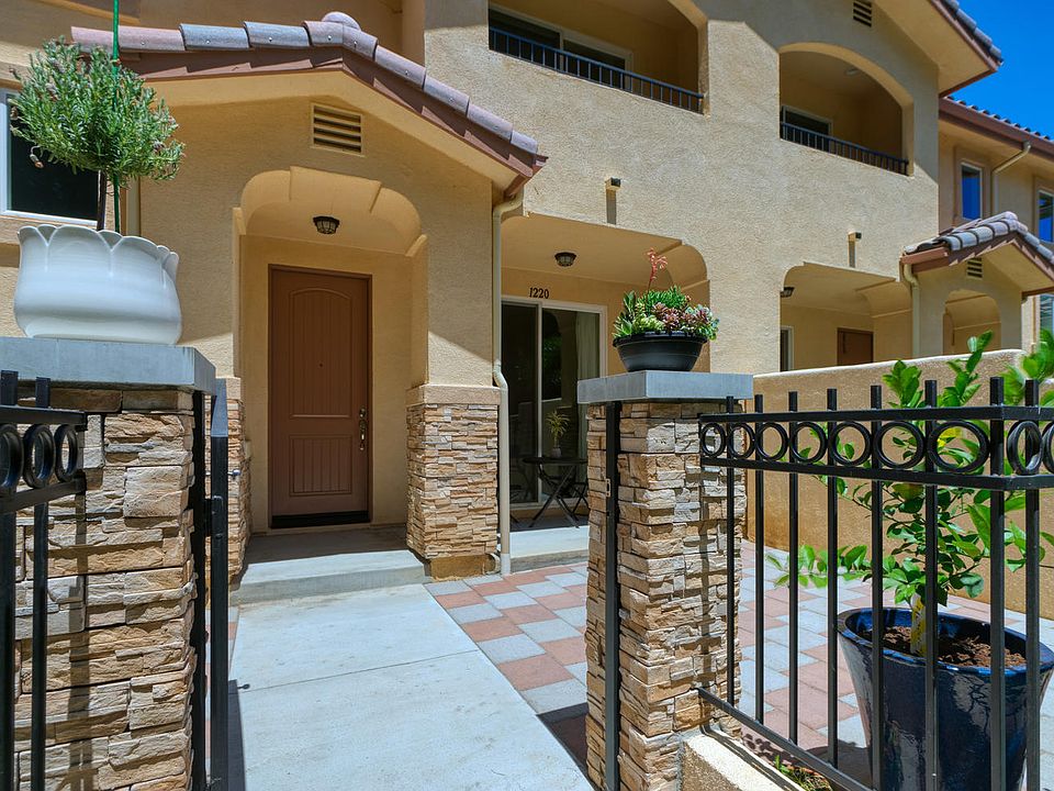 1st image of 1220 Vista Heights Ct