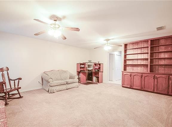 3rd image of 801 Willow Creek Dr