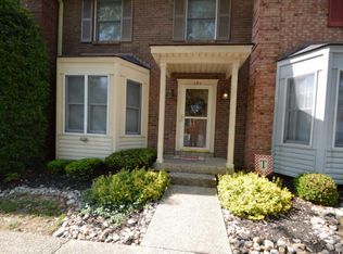 151 Gardiner Lake Rd, Louisville, KY 40205