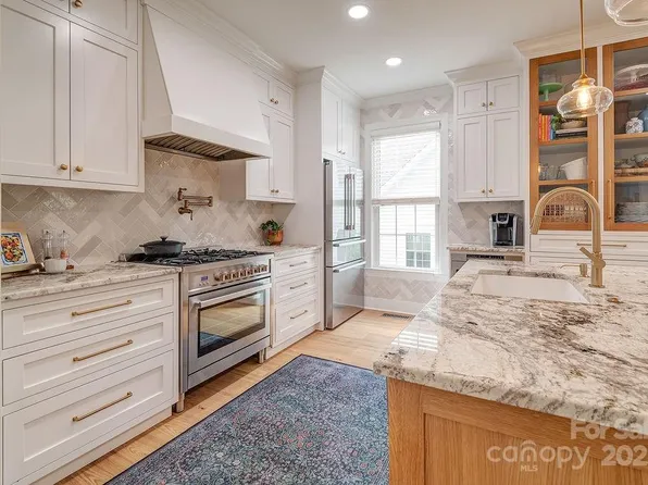 8 Flowering Cherry Dr, Asheville, NC 28805