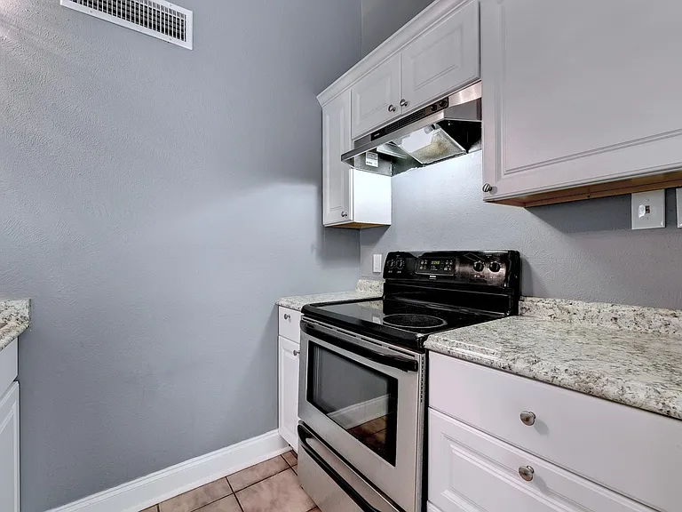 31 Marina Cir — Photo 13