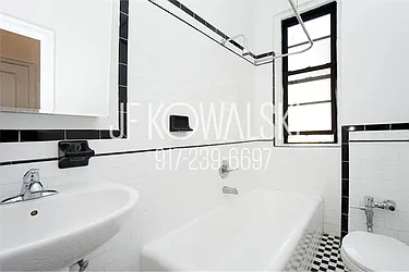 Rented by R New York